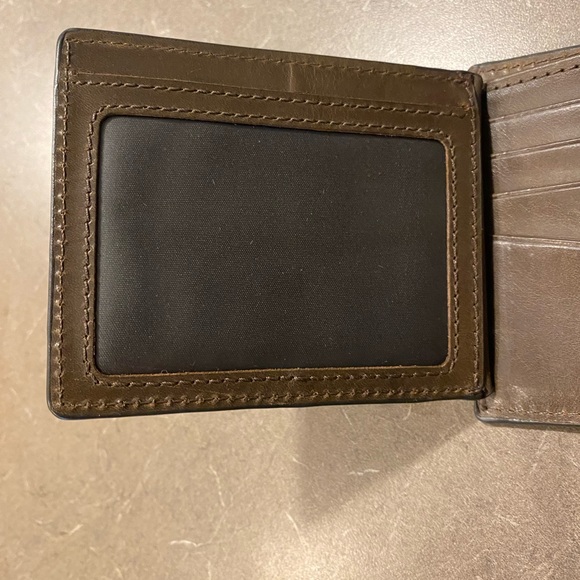 Fossil wallet - like new, never used! - Picture 9 of 9